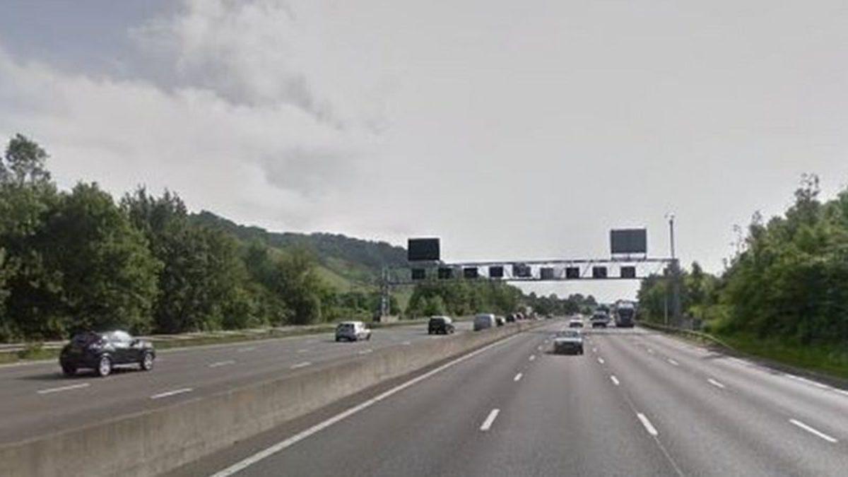 Bir Kadın, Snapchat Videosu Çekerken Giden Otomobilden Düştü