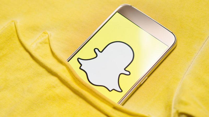 Bir Kadın, Snapchat Videosu Çekerken Giden Otomobilden Düştü