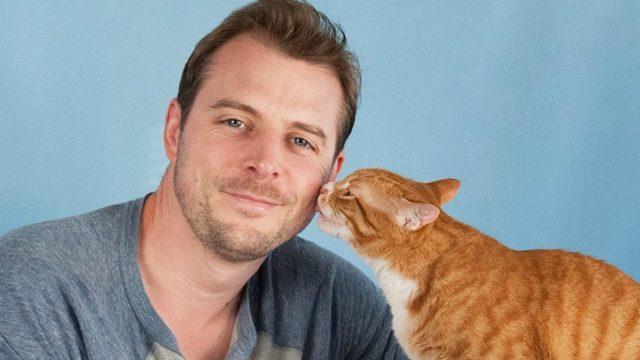 Bilime Göre Kedili Fotoğraflar, Erkekleri Daha Az ’Erkeksi’ Gösteriyor