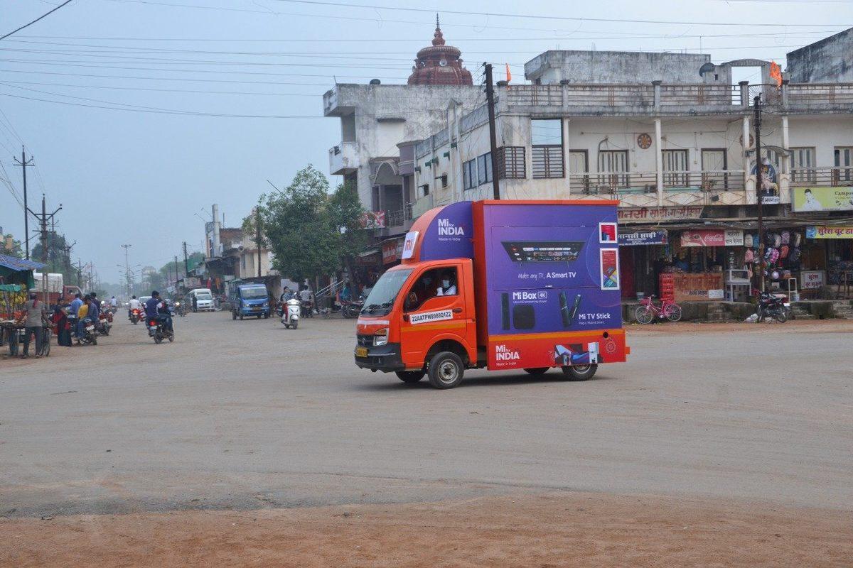 Xiaomi, Hindistan’da Seyyar Satıcılığa Başladı: Kamyonetle Ürün Satışı