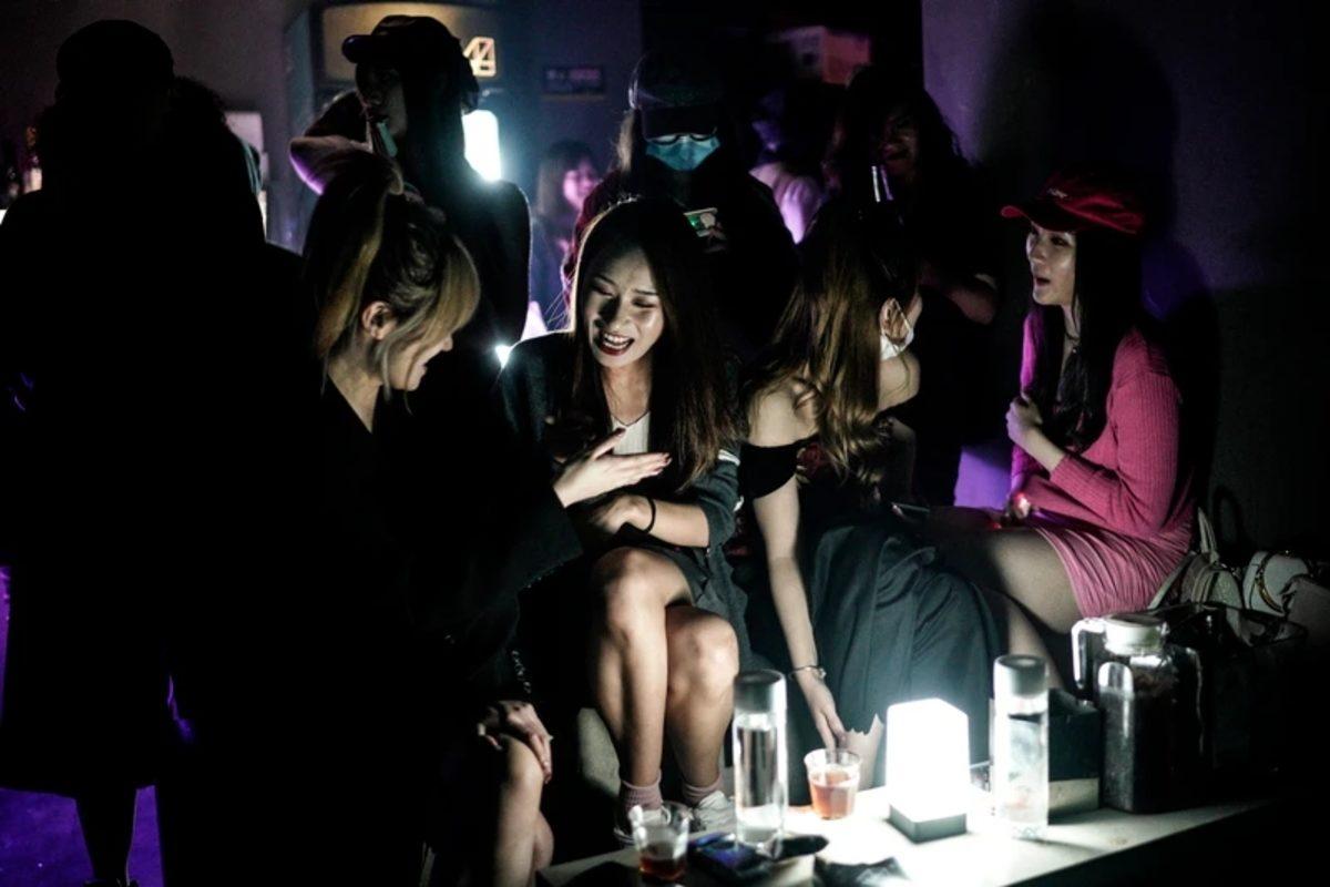 Koronavirüsün Çıkış Noktası Wuhan’daki Diskolardan, Sinir Bozan ’Maskesiz’ Fotoğraflar