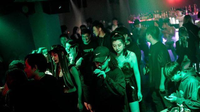 Koronavirüsün Çıkış Noktası Wuhan’daki Diskolardan, Sinir Bozan ’Maskesiz’ Fotoğraflar