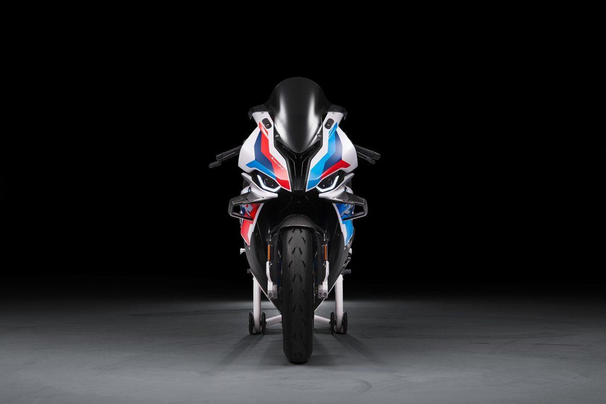 BMW, Markasının En Güçlü Motosikleti M1000RR’yi Tanıttı