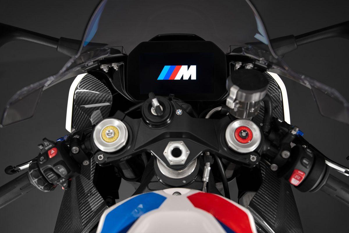 BMW, Markasının En Güçlü Motosikleti M1000RR’yi Tanıttı