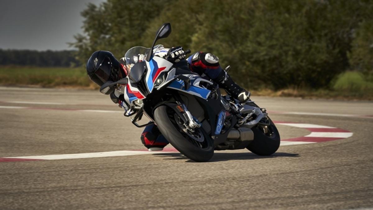 BMW, Markasının En Güçlü Motosikleti M1000RR’yi Tanıttı