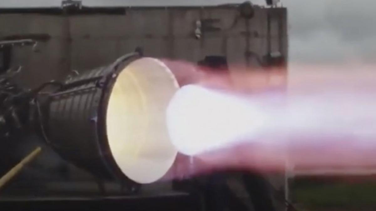SpaceX, Raptor Vacuum Motorunun Ateşleme Testini Gerçekleştirdi (Video)