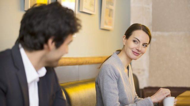 Bilime Göre Birinin Sizinle Flört Ettiğini Nasıl Anlarsınız?