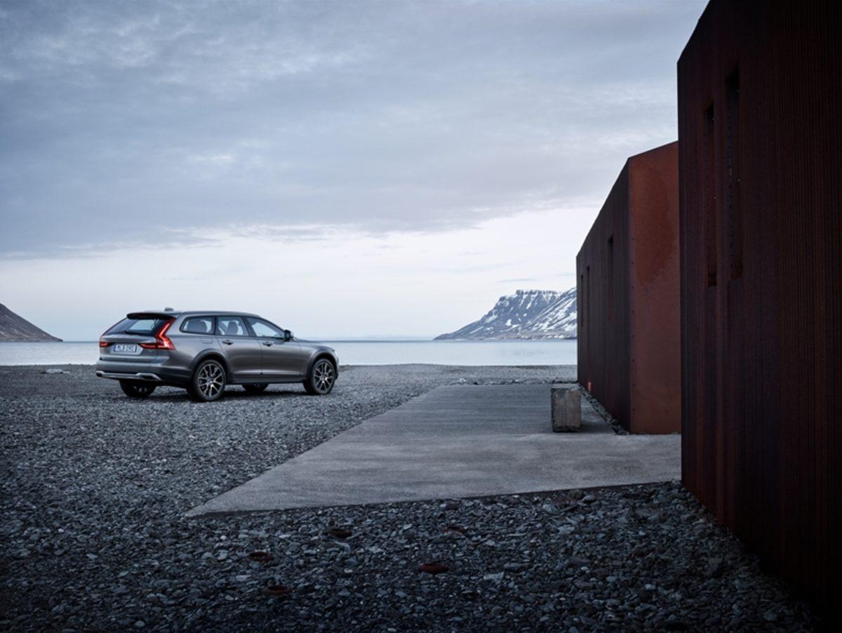 Daha Fazla Alan ve Konfor İsteyenlere: Volvo V90 Cross Country ve V60 Cross Country