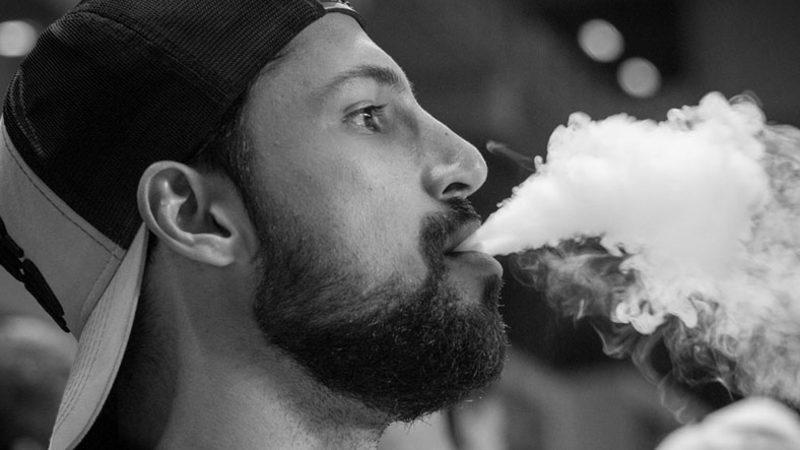 Elektronik Sigara Kullanan Erkeklerin Canını Sıkacak Araştırma: İktidarsızlık Riski Artıyor