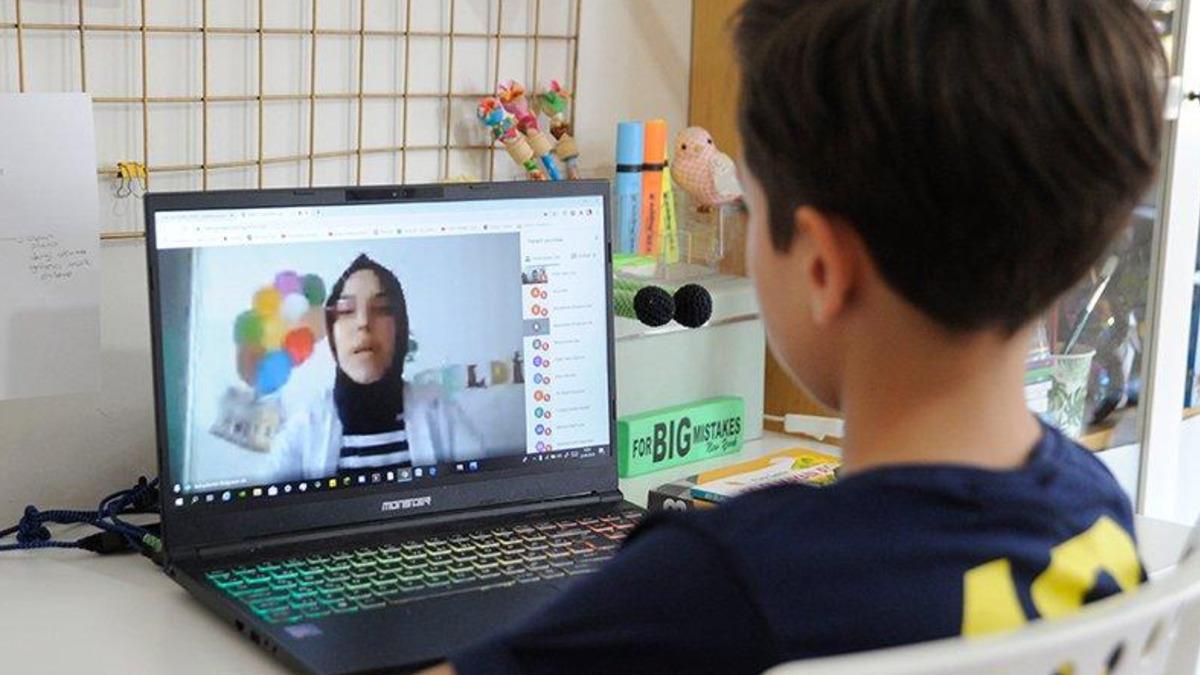 Bakandan Açıklama: Öğrencilere Ücretsiz İnternet Paketi Verilmeye Devam Edilecek