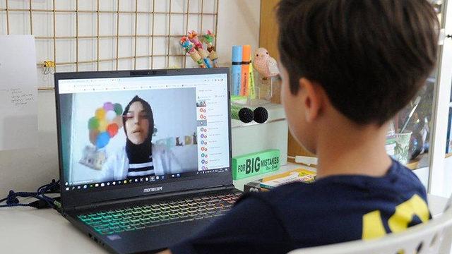 Bakandan Açıklama: Öğrencilere Ücretsiz İnternet Paketi Verilmeye Devam Edilecek