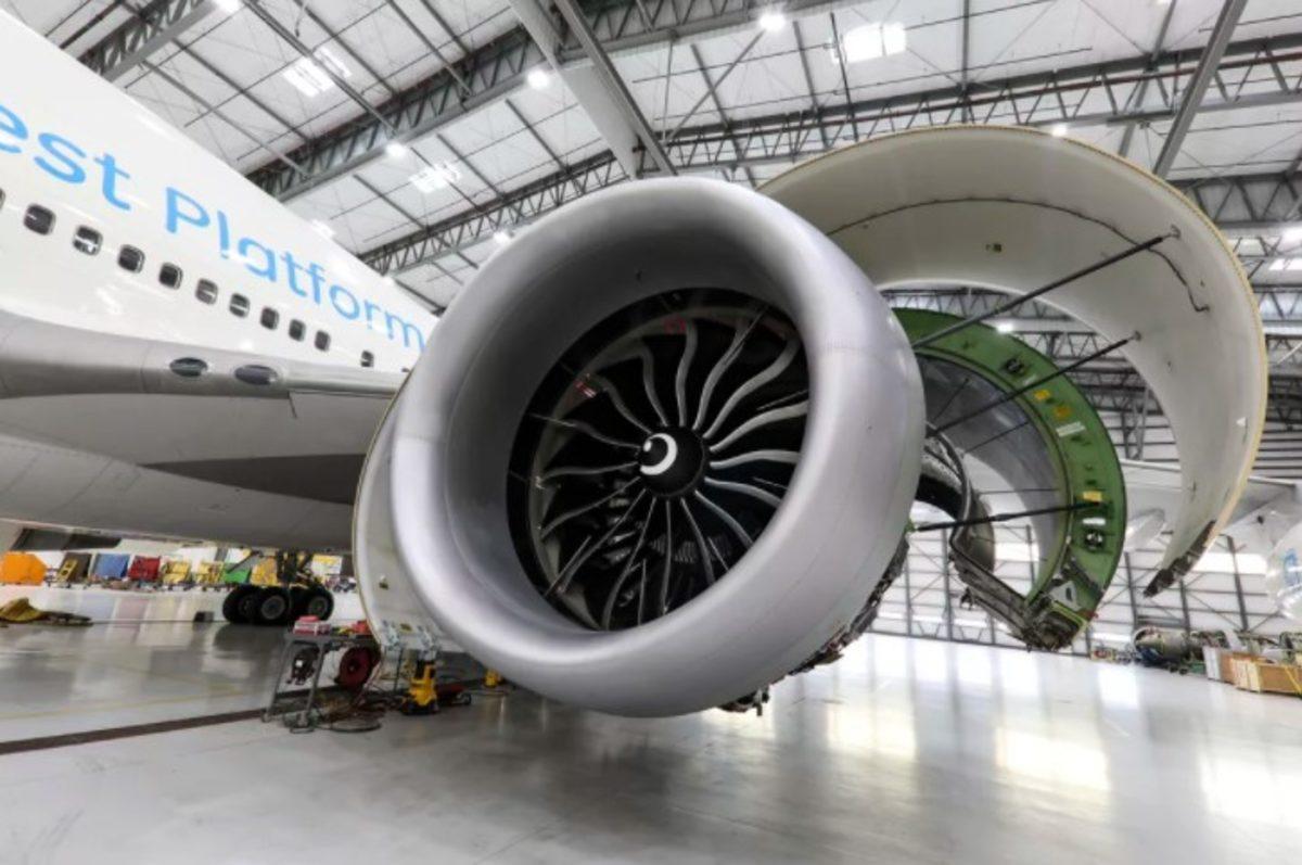 Tek Başına Uçak Gövdesi Kadar Kalın Olan Dünyanın En Büyük Ticari Jet Motoru, Resmi Onayı Aldı