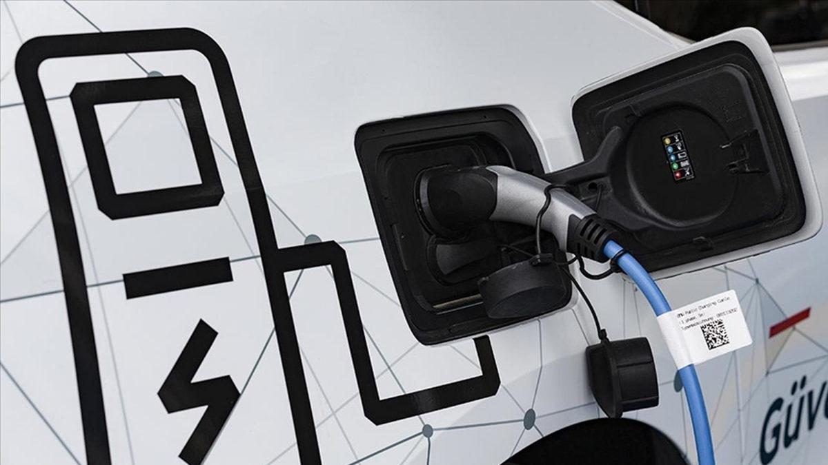 Türkiye’de Elektrikli ve Hibrit Araç Satışı Tırmanışa Geçti: On Binlerce Yeni Şarj İstasyonu Gerekecek