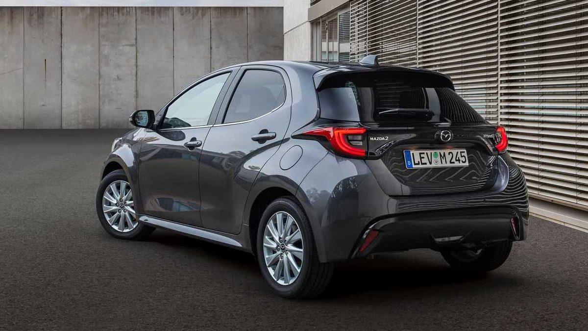 Mazda, Toyota Yaris Hibrit’in Sadece Logosunu Değiştirdiği Mazda2’yi Tanıttı
