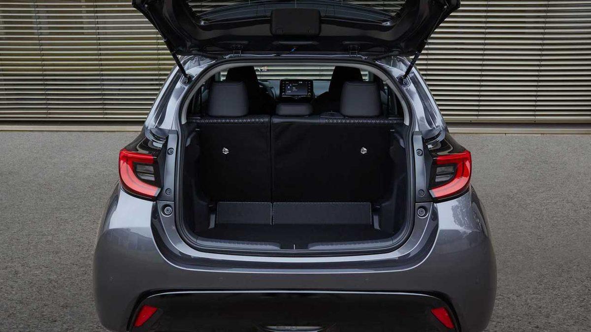 Mazda, Toyota Yaris Hibrit’in Sadece Logosunu Değiştirdiği Mazda2’yi Tanıttı