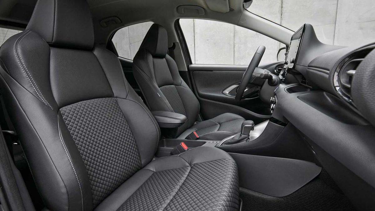 Mazda, Toyota Yaris Hibrit’in Sadece Logosunu Değiştirdiği Mazda2’yi Tanıttı