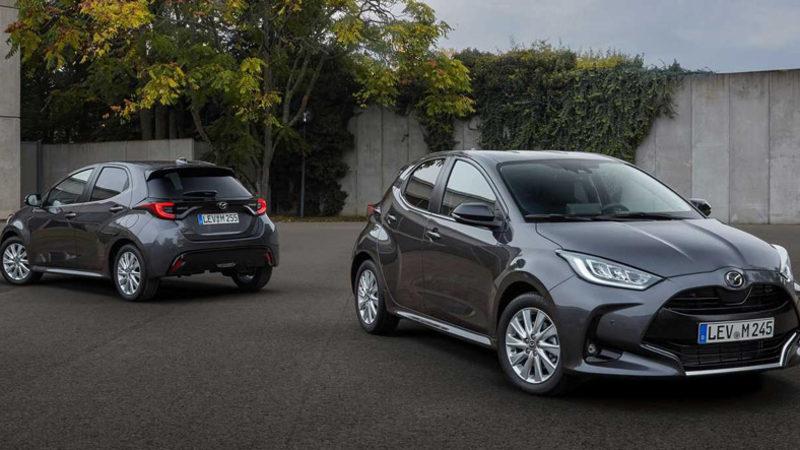 Mazda, Toyota Yaris Hibrit’in Sadece Logosunu Değiştirdiği Mazda2’yi Tanıttı