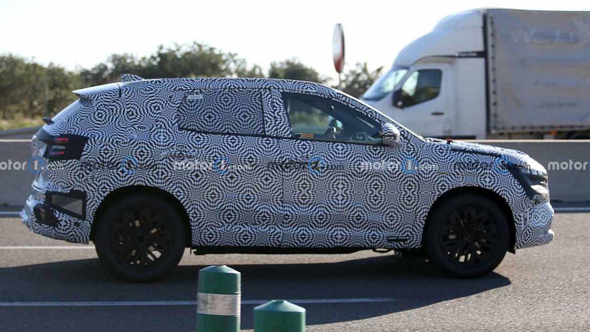Renault Kadjar’ın Yerine Geçecek Yeni SUV “Austral”in Heybetli Tasarımını Kısmen Ortaya Koyan Fotoğraflar