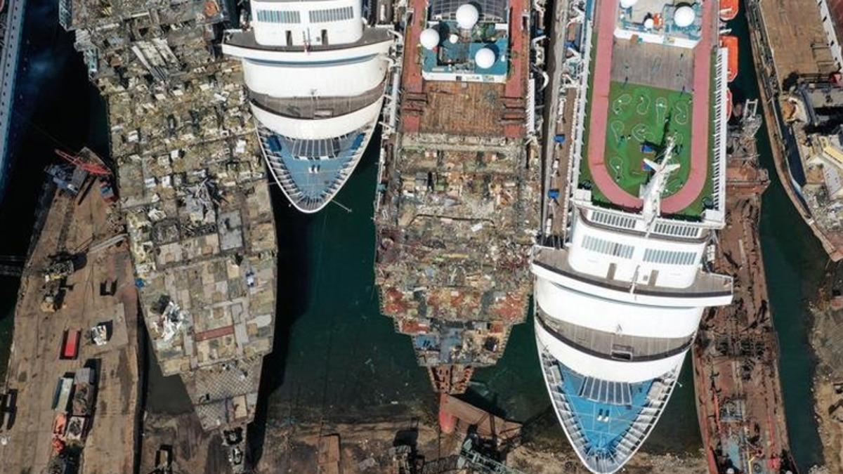 Salgın Nedeniyle İş Yapamayan Dev Yolcu Gemileri, İzmir’de Paramparça Edilecek