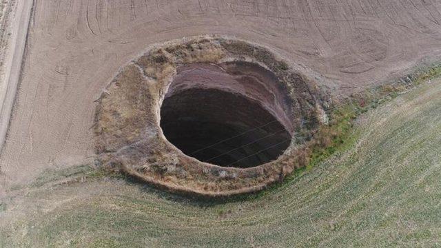 İklim Krizi Konya Ovası’nı ’Çökertiyor’: Onlarca Metre Derinlikte 2 Binden Fazla Obruk Oluştu