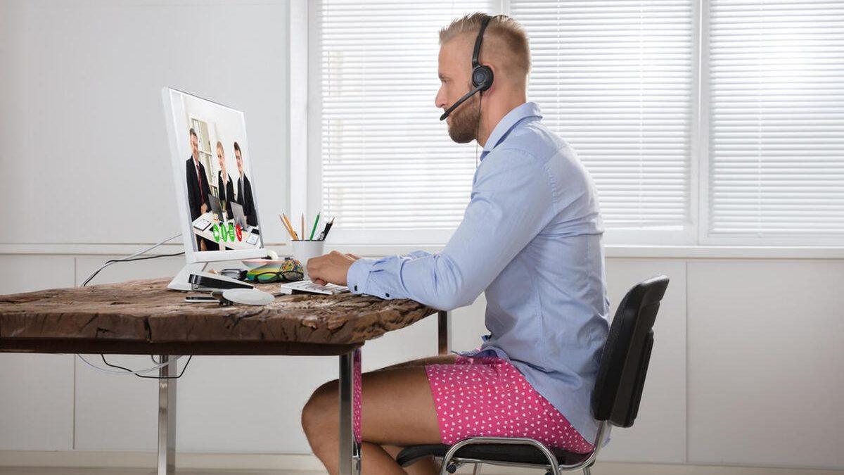 Aynen, Uzaktan Çalışmak Çok Yorucu: Zoom Toplantılarına En Yüksek Katılım ’Yataktan’ Gerçekleşti