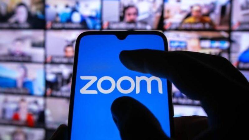 Aynen, Uzaktan Çalışmak Çok Yorucu: Zoom Toplantılarına En Yüksek Katılım ’Yataktan’ Gerçekleşti