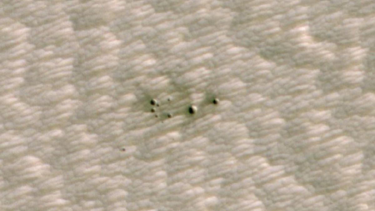 NASA, Mars’ta Yapay Zekâ Tarafından Keşfedilen İlk Kraterlerin Görüntülerini Yayınladı