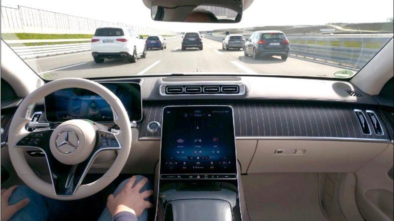 Mercedes’in ’Tesla’yı Geride Bırakan’ Otonom Sürüş Sistemi Uluslararası Onay Aldı: Önümüzdeki Yıl Kullanıma Sunulacak