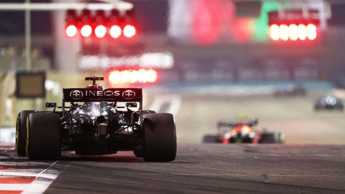 Formula 1 2021 Şampiyonu Max Verstappen Oldu: İşte Rakibi Hamilton’ı Son Turda Geçtiği Anlar