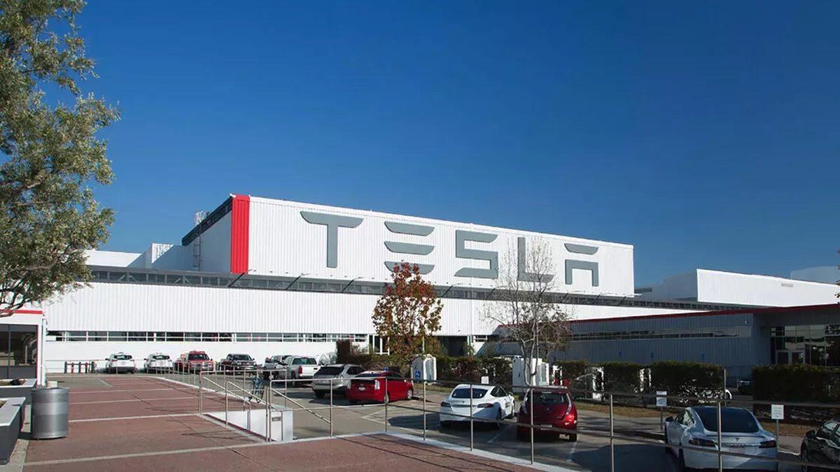 Tesla Çalışanı, Fabrikanın Üretim Sürecini Sabote Etmeye Çalışırken Yakalandı