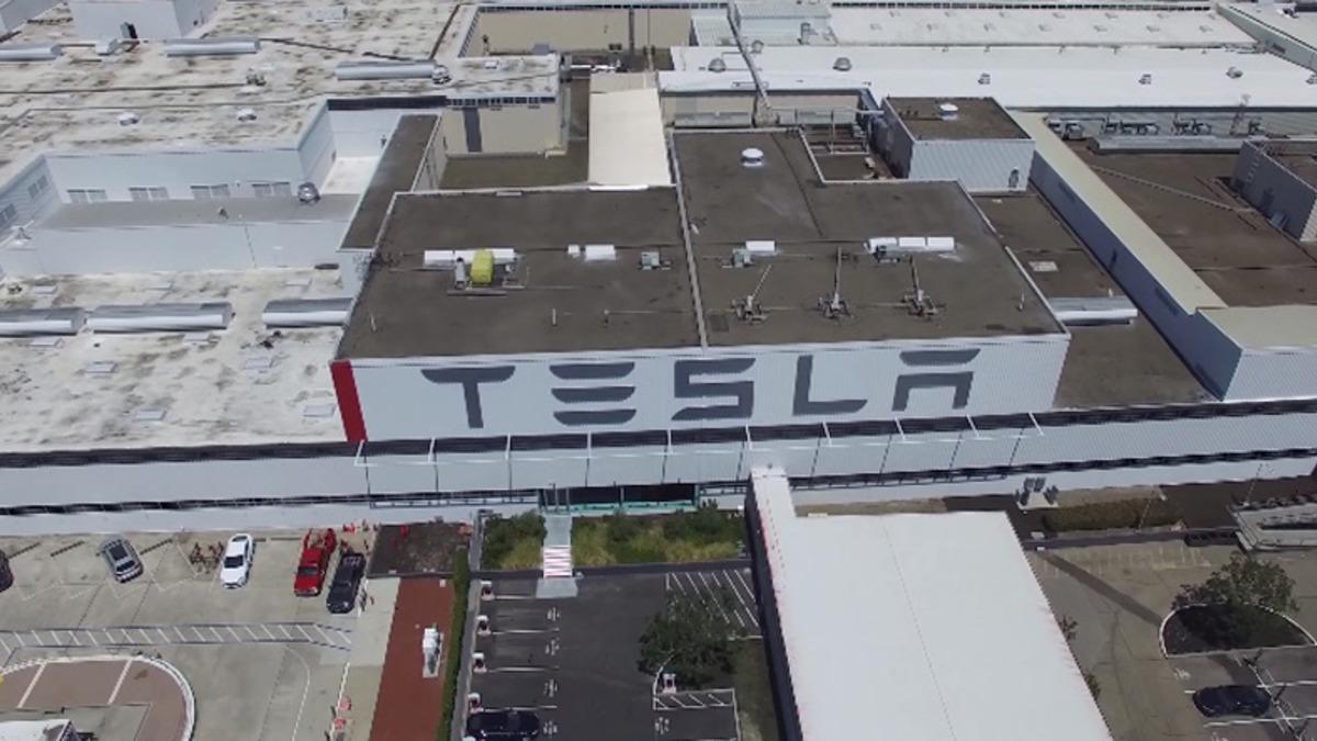 Tesla Çalışanı, Fabrikanın Üretim Sürecini Sabote Etmeye Çalışırken Yakalandı