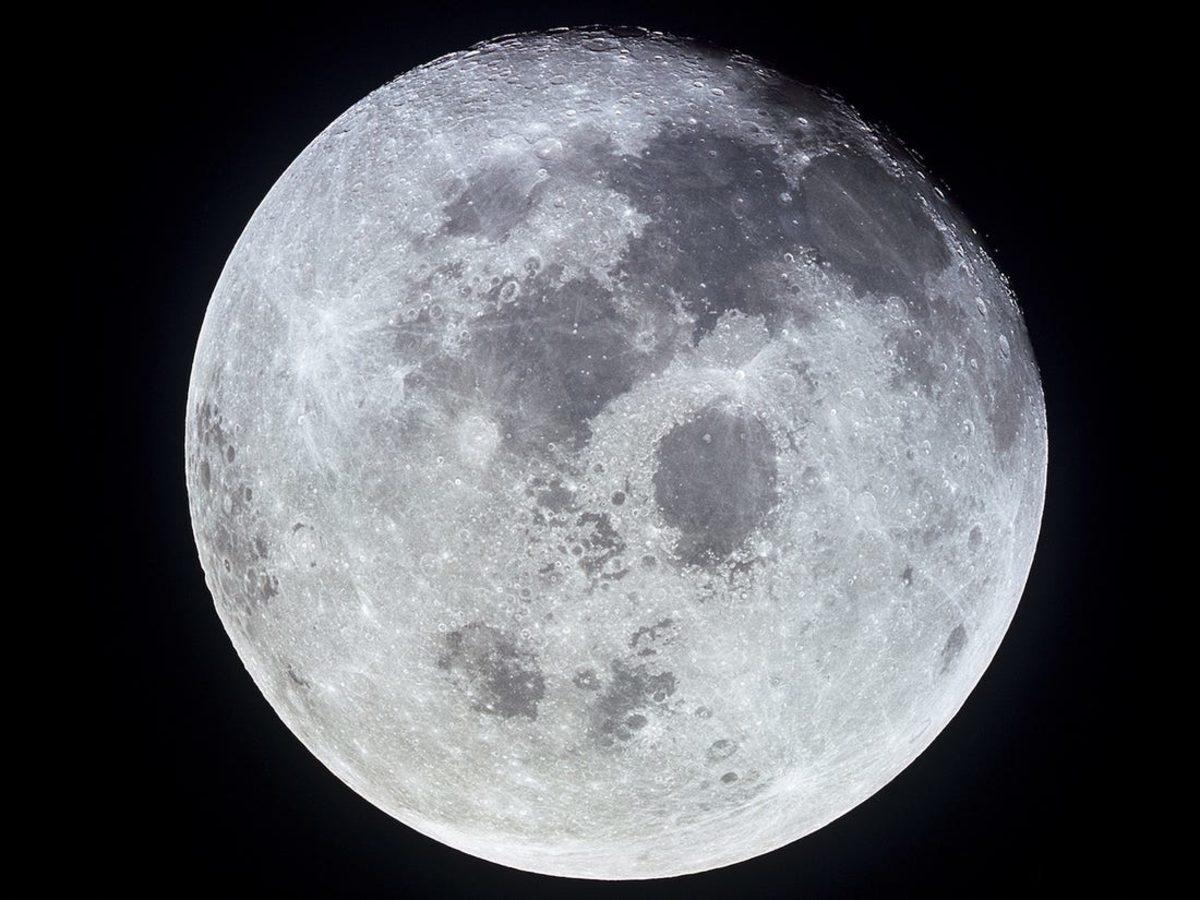 NASA’dan Yeni Sosyal Medya Kampanyası: Ay’a Düşseniz Yanınıza Ne Alırsınız?