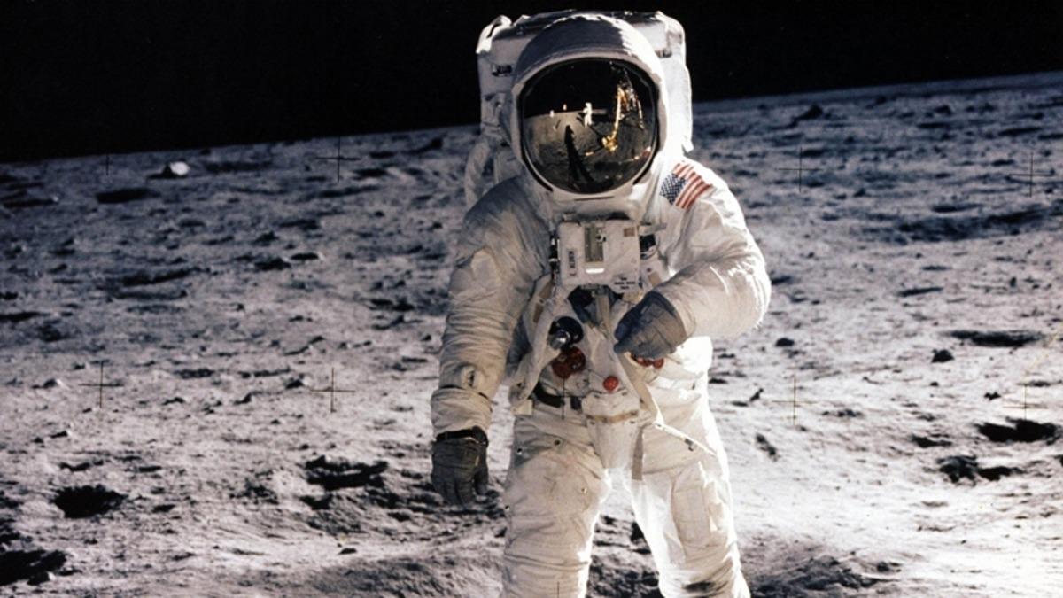 NASA’dan Yeni Sosyal Medya Kampanyası: Ay’a Düşseniz Yanınıza Ne Alırsınız?