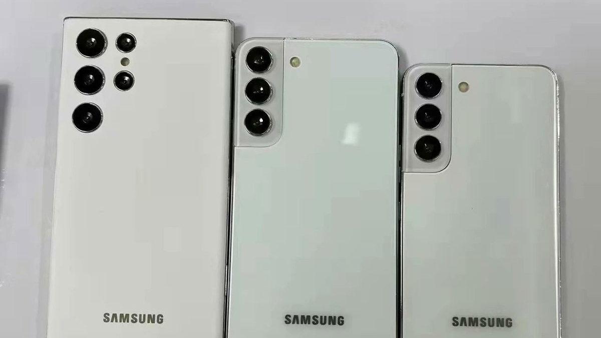 Samsung Galaxy S22’nin Kanlı Canlı Fotoğrafları Ortaya Çıktı: Kamera Çıkıntısına Veda