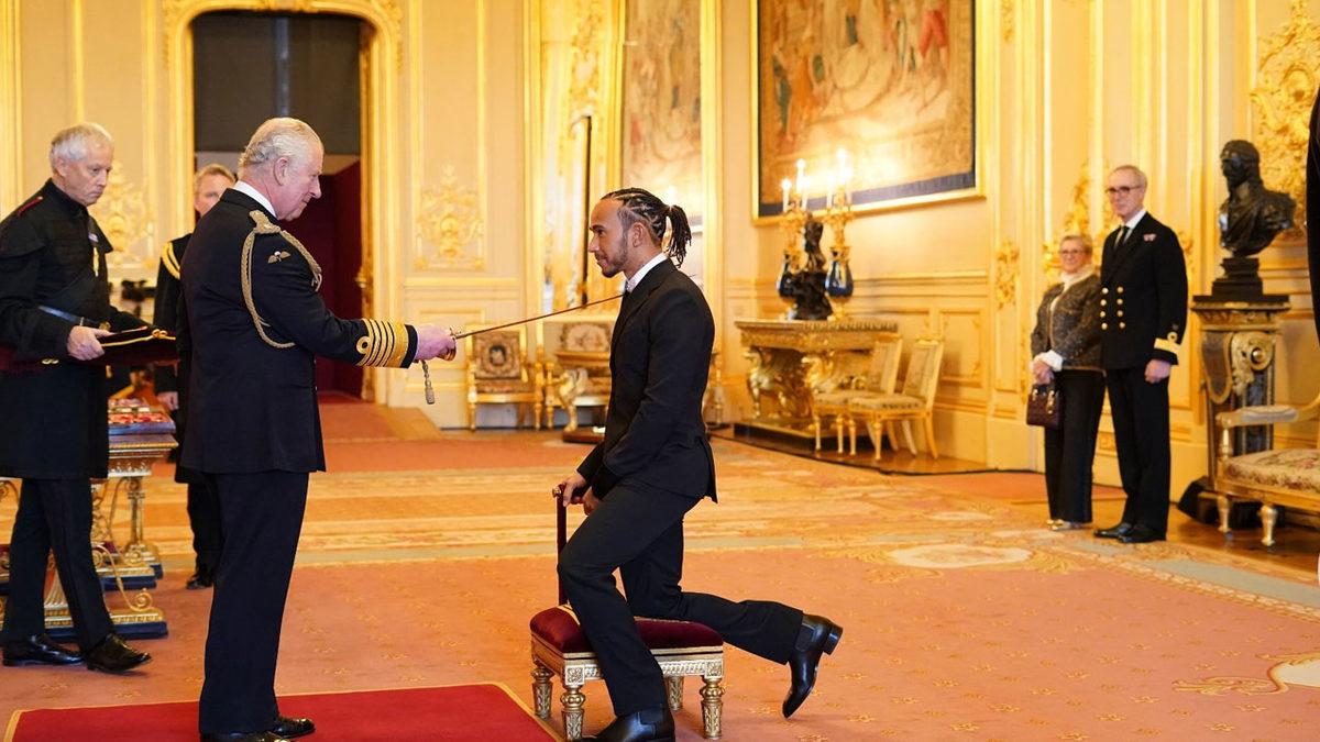 F1 Şampiyonluğunu Son Turda Kaybeden Lewis Hamilton, Şövalye İlan Edildi