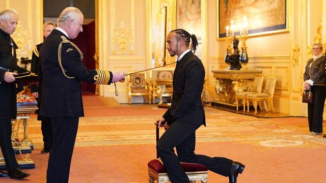 F1 Şampiyonluğunu Son Turda Kaybeden Lewis Hamilton, Şövalye İlan Edildi