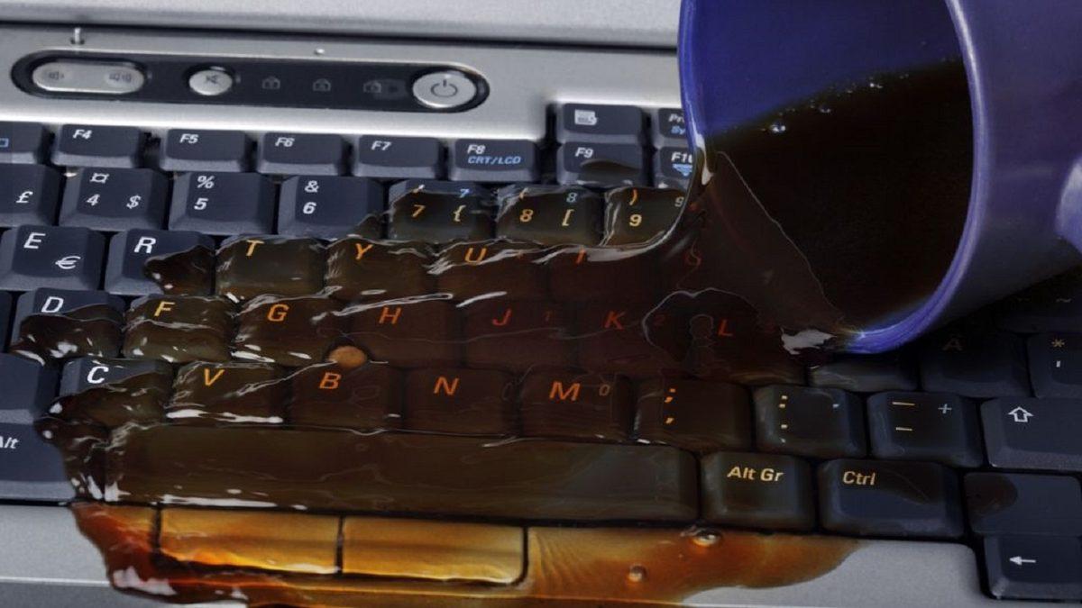 Üzerine Sıvı Dökülen Dizüstü Bilgisayar Nasıl Temizlenir?