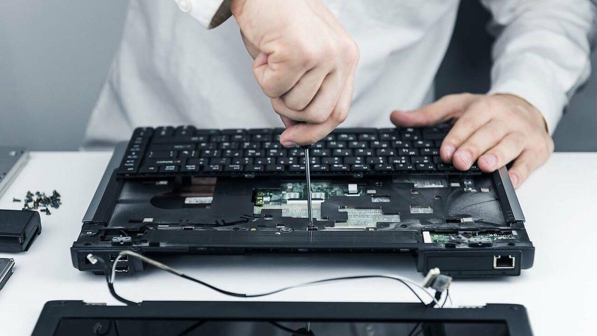 Üzerine Sıvı Dökülen Dizüstü Bilgisayar Nasıl Temizlenir?