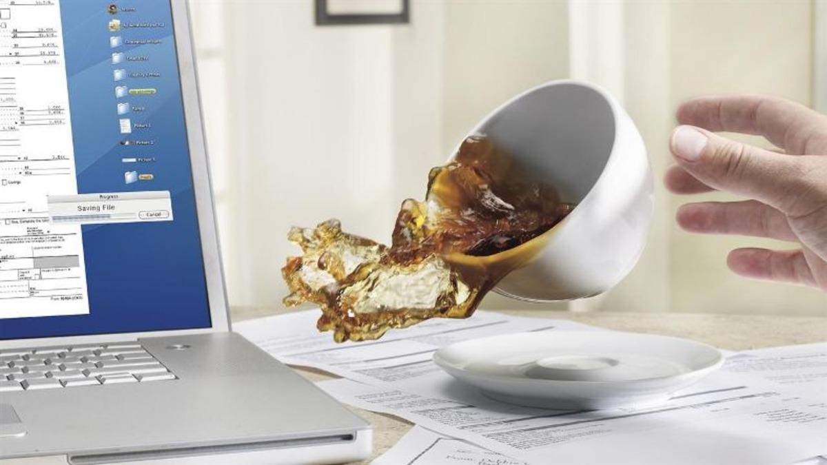 Üzerine Sıvı Dökülen Dizüstü Bilgisayar Nasıl Temizlenir?