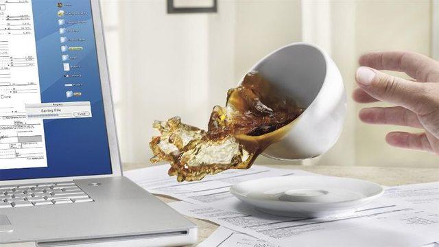 Üzerine Sıvı Dökülen Dizüstü Bilgisayar Nasıl Temizlenir?