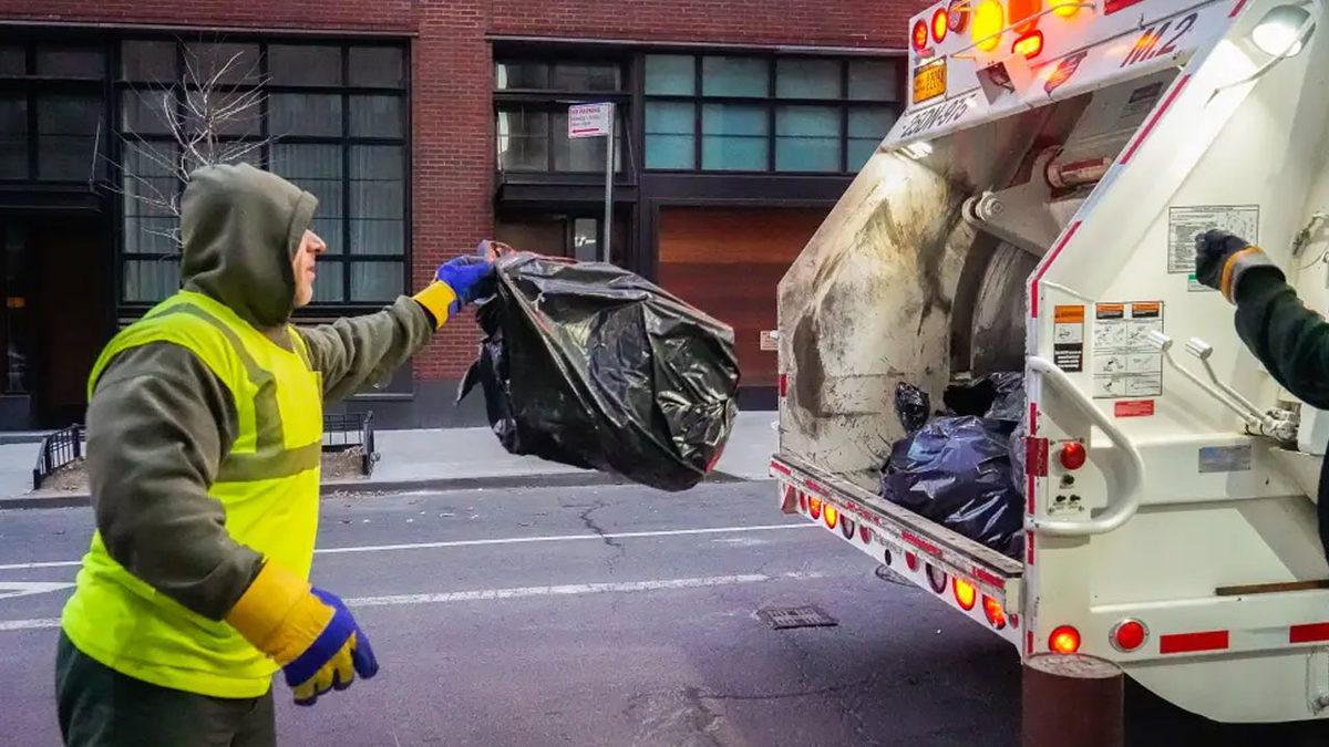 New York’ta Çöp Toplayan İşçilerin Bir Yılda Kazandıkları Astronomik Gelir Ortaya Çıktı