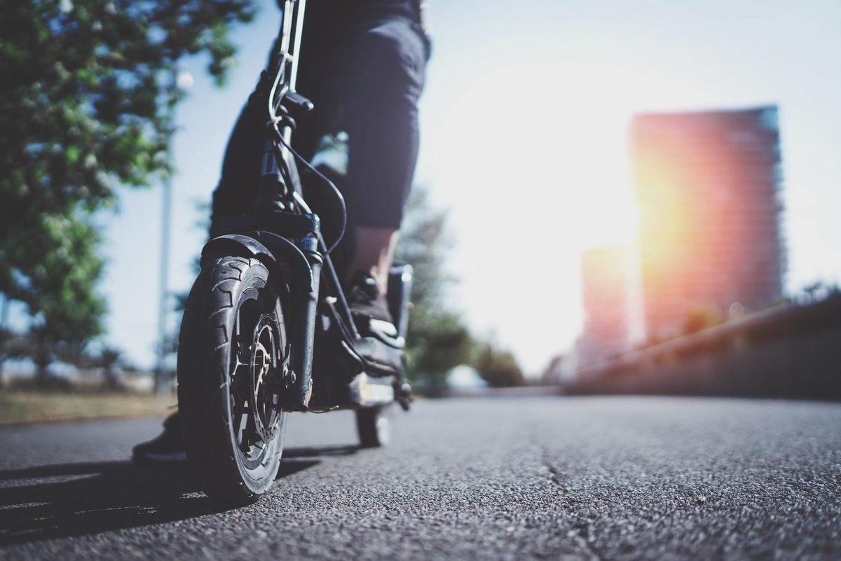 Elektrikli Scooter Kullanımına Yaş ve Hız Sınırı Getiren Düzenleme TBMM’ye Sunuldu