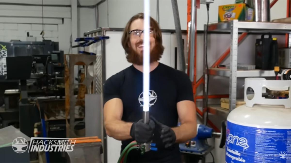 The Hacksmith YouTube Kanalı, ’Gerçek’ Bir Işın Kılıcı Yaptı