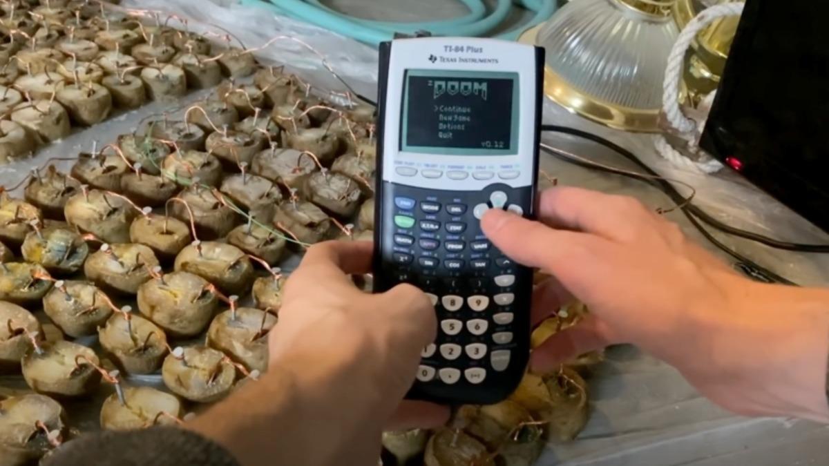 Bir YouTuber, Doom Oynamak İçin 100 Kilo Patatesten Elektrik Üretti (Video)