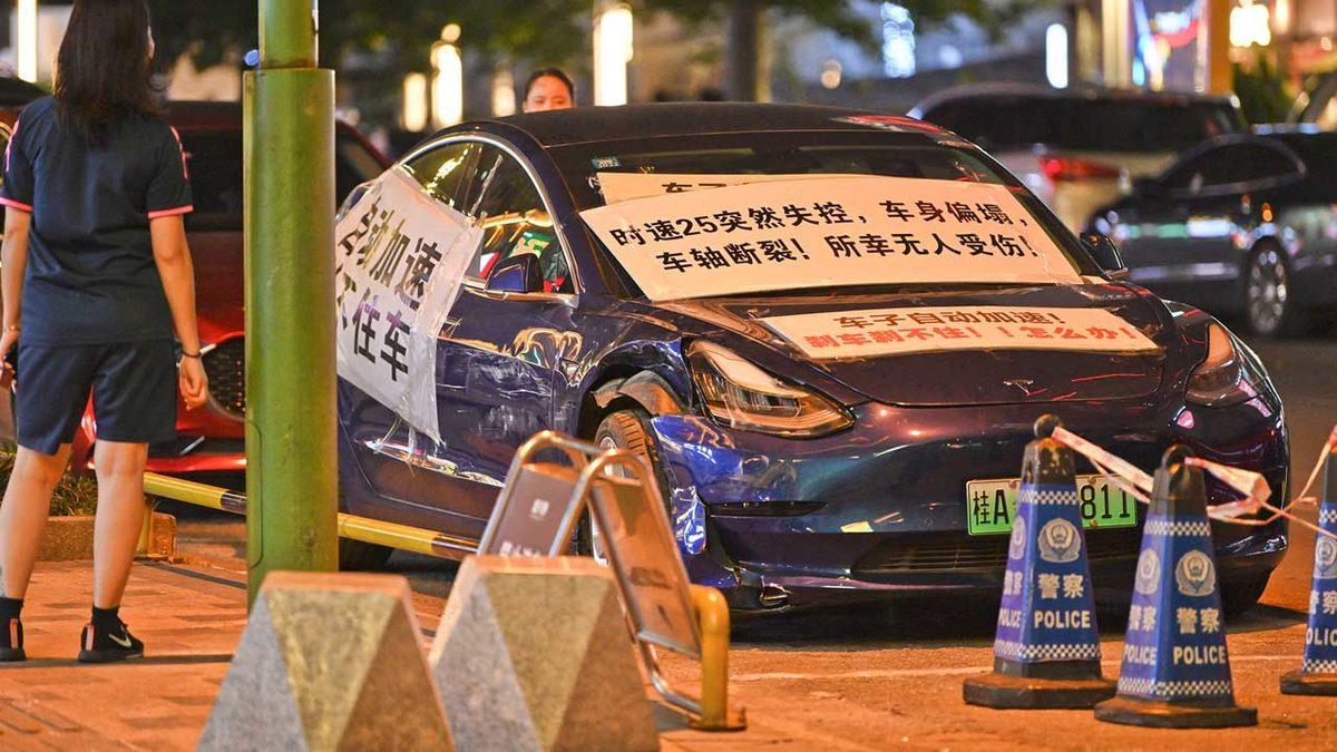 Tesla, Otomobillerini Beğenmeyen Müşterilerine Takır Takır Dava Açıyor