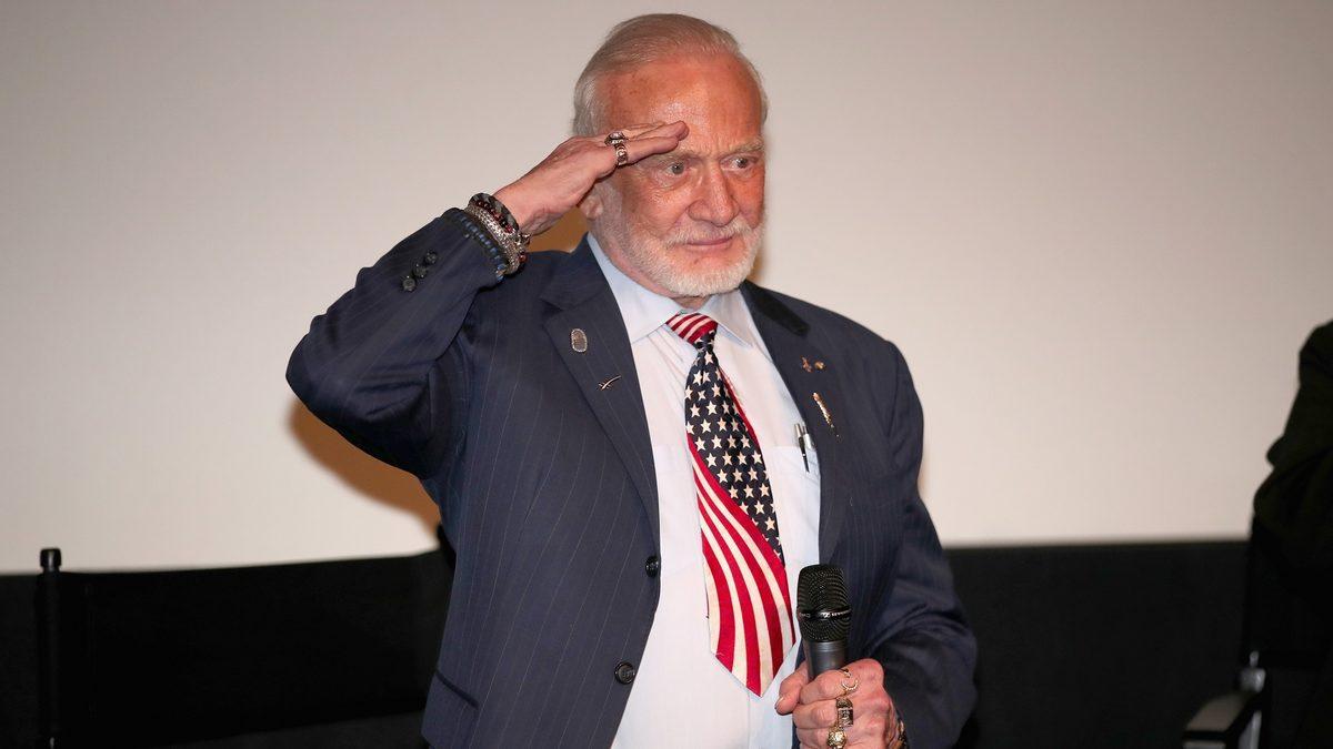 Ay’a Ayak Basan İkinci İnsan Buzz Aldrin Kimdir, Ay’da Neler Yaşadı?
