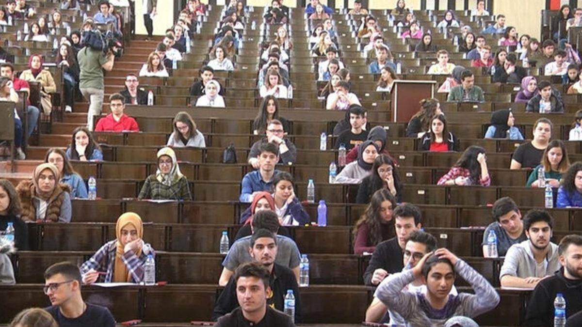 Sağlık Bakanı Koca, Üniversitelerde Yüz Yüze Eğitimle İlgili Açıklama Yaptı