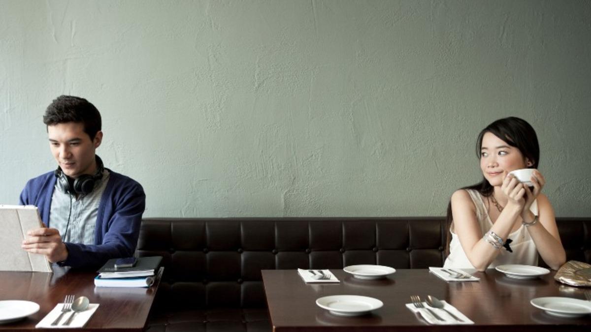 Yakın Arkadaş Olmak Şart Değilmiş: Yabancılarla Yapılan ’Derin Sohbetlerin’ Ruh Hali Üzerindeki Etkisi Açıklandı