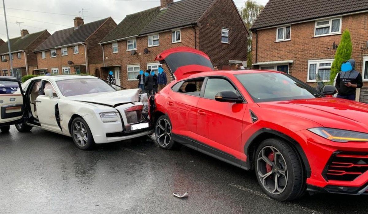 İngiltere’de Son Zamanların En ‘Pahalı’ Kazası: Rolls-Royce ile Lamborghini Birbirine Girdi