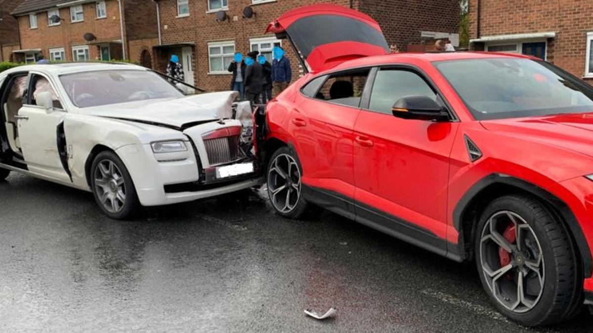 İngiltere’de Son Zamanların En ‘Pahalı’ Kazası: Rolls-Royce ile Lamborghini Birbirine Girdi
